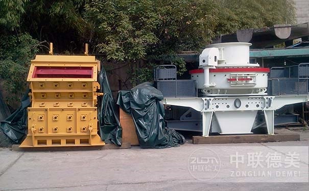 立式?jīng)_擊式破碎機(jī)